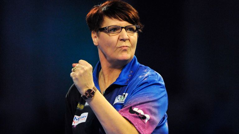 Lisa Ashton es la primera mujer en la historia en ganar una tarjeta PDC Tour Card