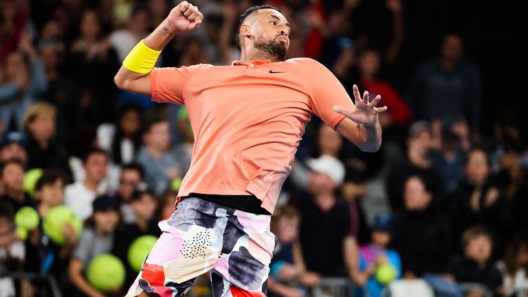 Nick Kyrgios celebra después de la victoria sobre Gilles Simon