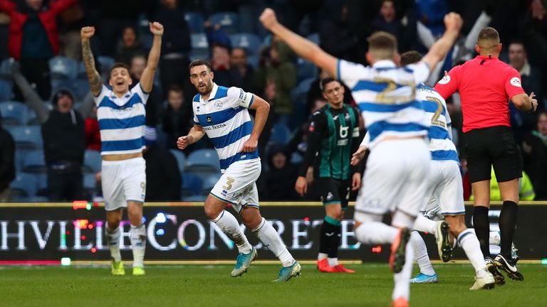 QPR golpeó a Swansea por cinco en Loftus Road