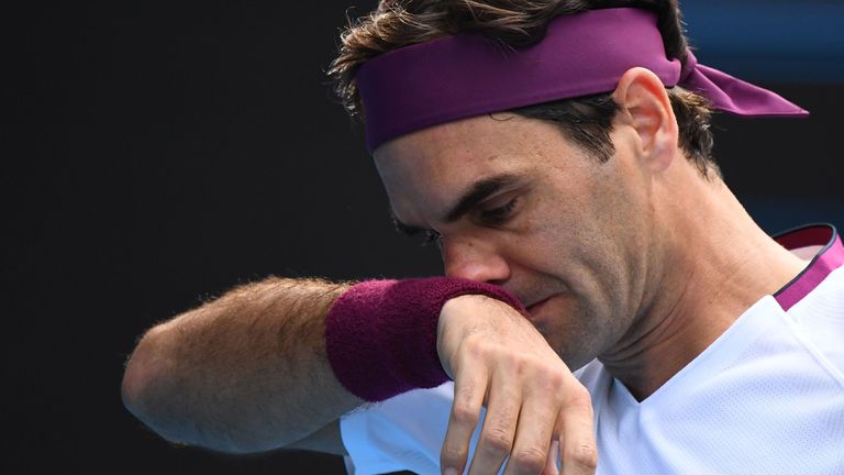 Federer tomó un tiempo de espera médico antes de guardar siete puntos de partido contra Sandgren