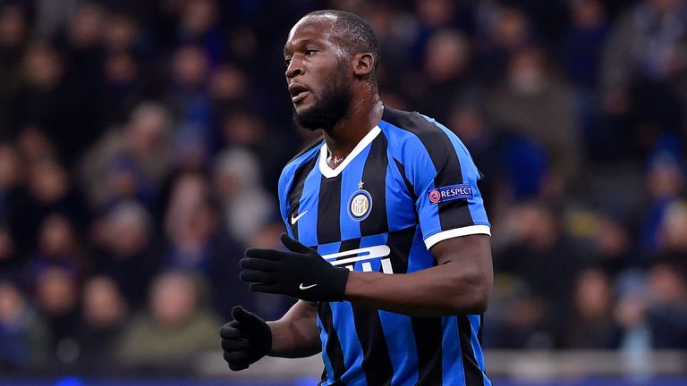 El delantero del Inter Romelu Lukaku se disculpó por sus comentarios