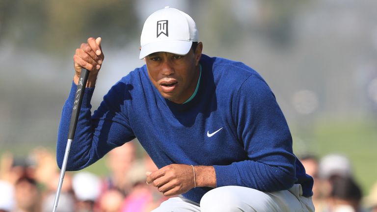 Woods agujereó un putt de 15 pies en el último