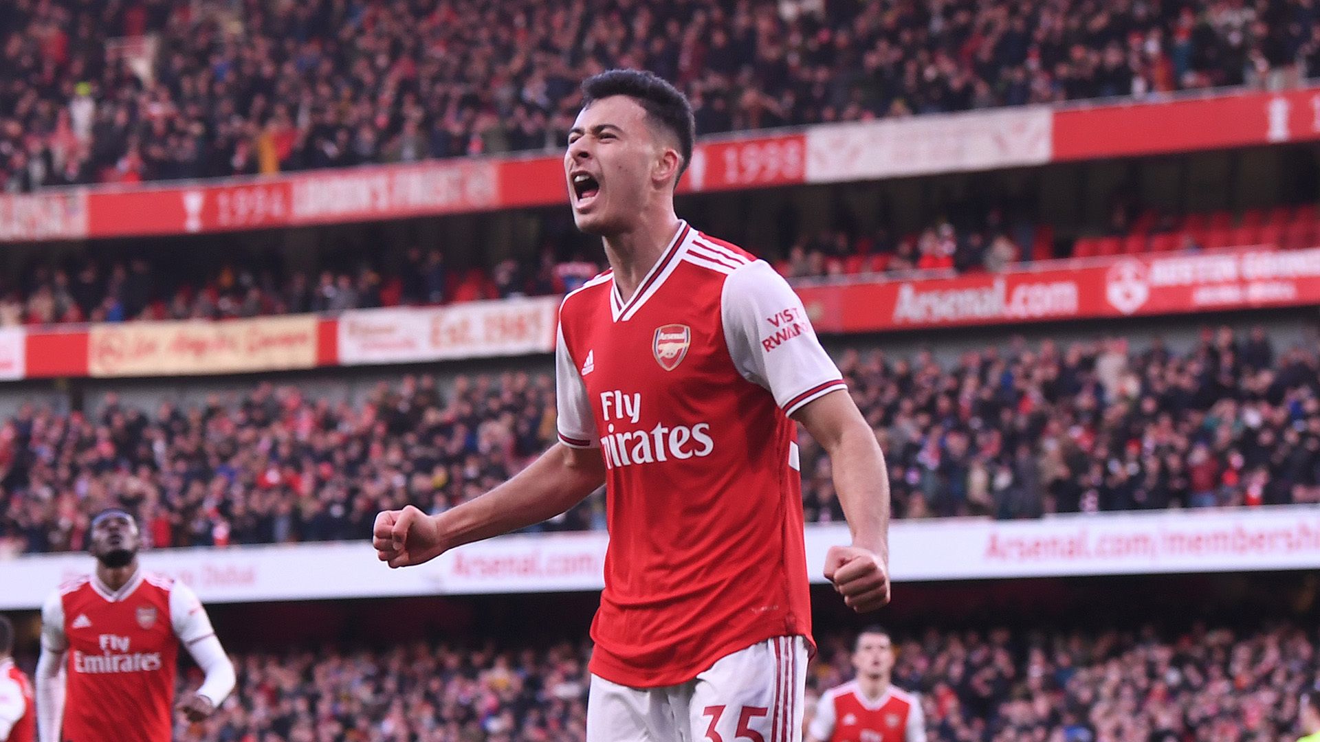 Martinelli signs new Arsenal contract