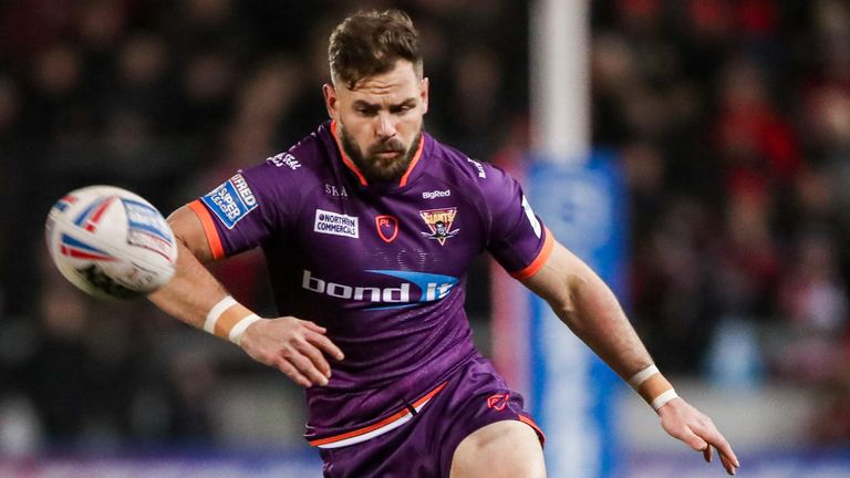 Watch highlights as Huddersfield Giants edged out Salford Red Devils in a tense Super League encounter at the AJ Bell Stadium.