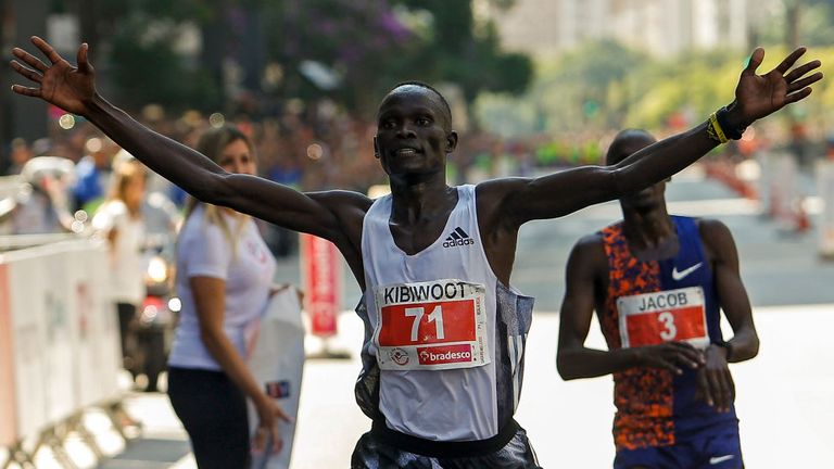 Kenya's Kibiwott Kandie was a clear winner in the men's event