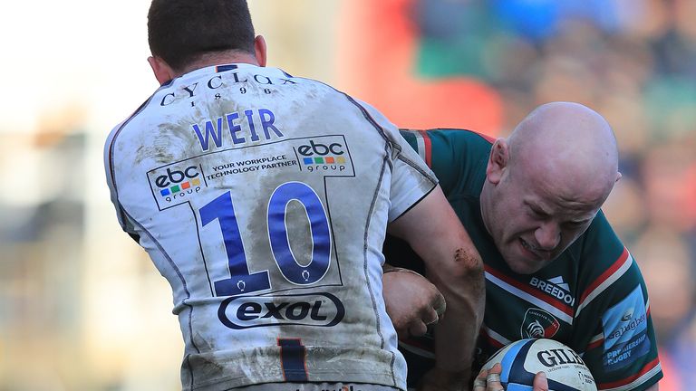 Dan Cole of Leicester Tigers holds off Duncan Weir