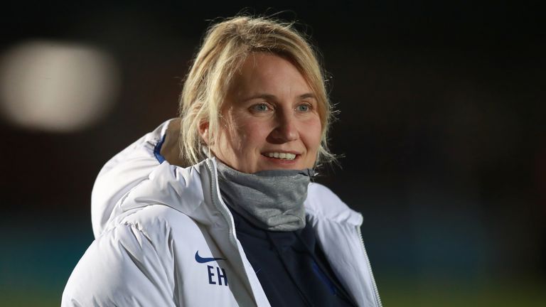 La entrenadora del Chelsea Women, Emma Hayes, dice que es "importante que apoyemos a los vulnerables"