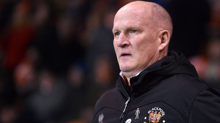 Simon Grayson fue despedido por Blackpool en febrero