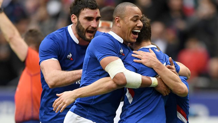 Francia celebra un intento durante su impresionante victoria inicial contra Inglaterra