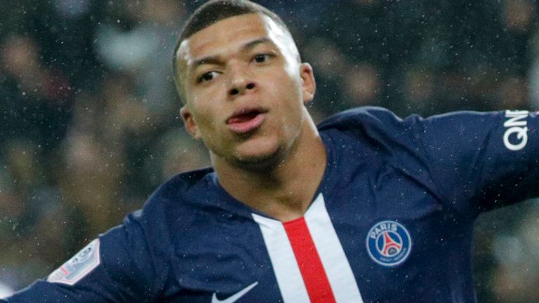 Kylian Mbappe anotó su gol número 15 de la temporada de la Ligue 1 para duplicar la ventaja del PSG en la primera mitad