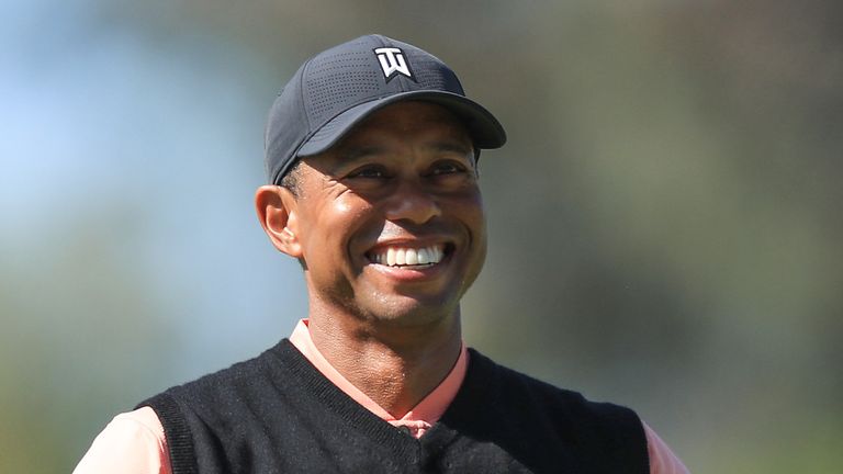 Tiger Woods eagled el primero pero vaciló en los últimos nueve