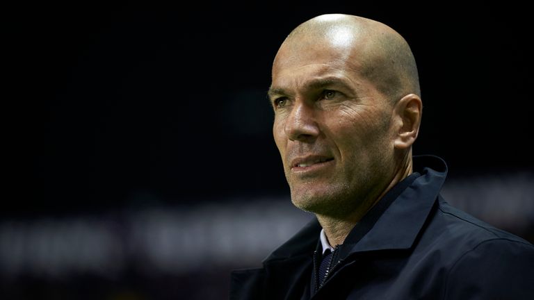 El entrenador del Real Madrid, Zinedine Zidane, también acordó reducir sus salarios.