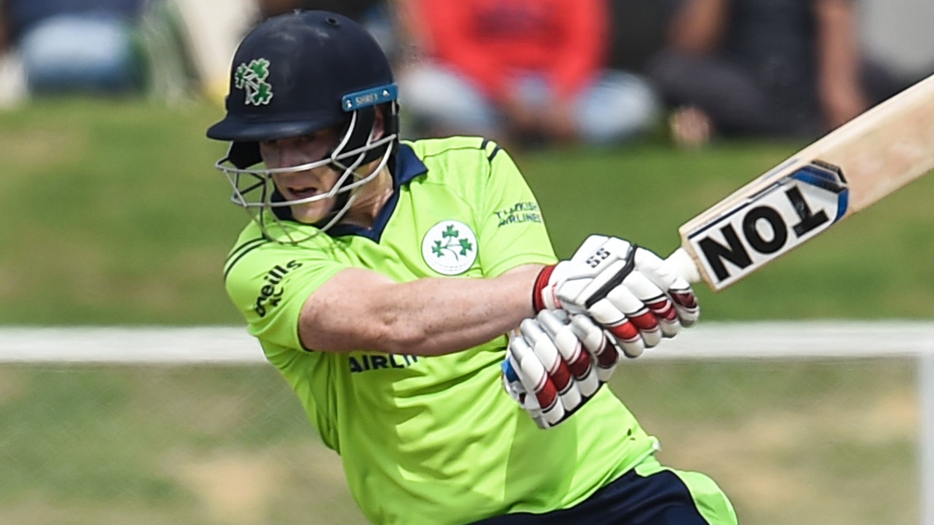 O'Brien smashes own car window with six!