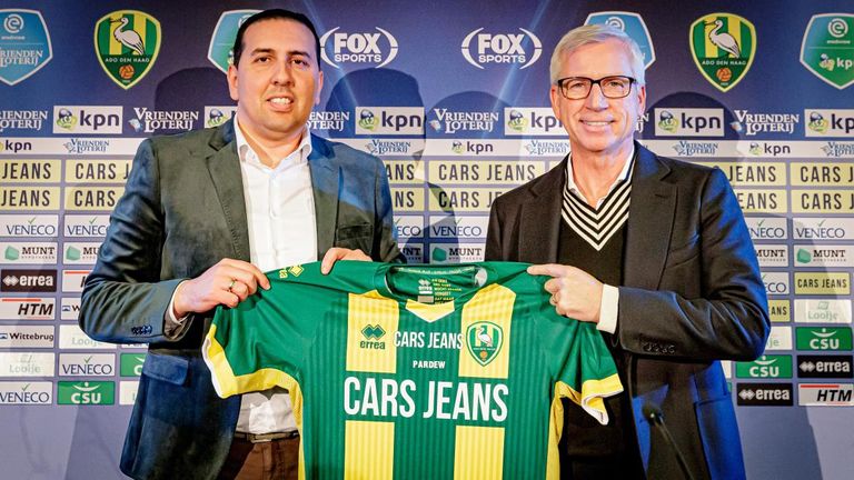 Mohammed Hamdi (izquierda) le dijo a Sky Sports News que espera que la asociación beneficie al gerente de ADO Den Haag, Alan Pardew (Imagen cortesía de ADO Den Haag)