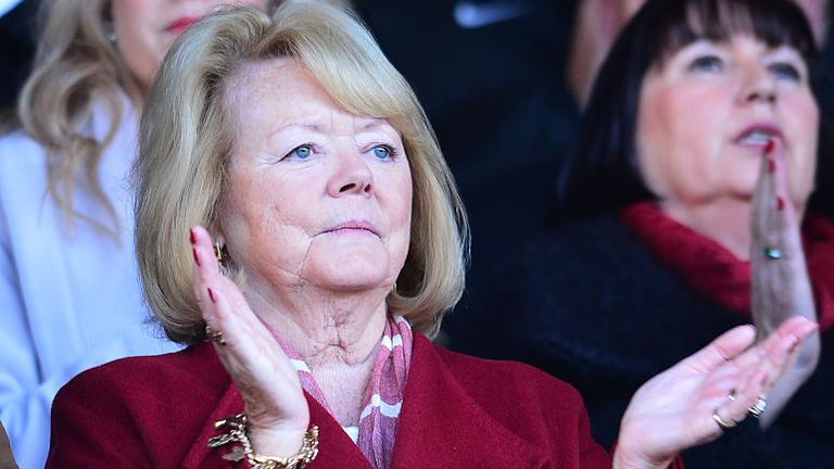 Ann Budge ha abordado las reclamaciones sobre algunos de los jugadores de Hearts en relación con la solicitud del propietario para que renuncien a parte de sus salarios