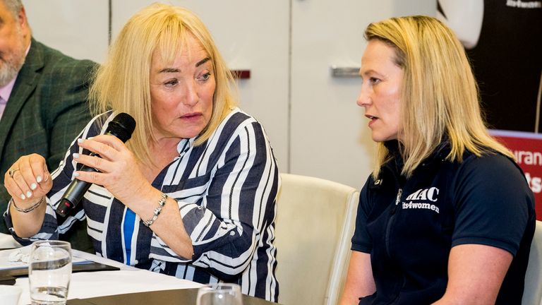 Kellie y Cathy están trabajando para obtener una tarjeta de boxeo solo para mujeres en Belfast antes de fin de año