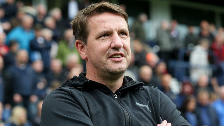 Daniel Stendel ha volado a Alemania para estar con su familia durante la susp ensión de la Premier League de Escocia.