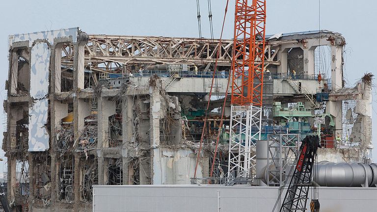 No 4 edificio del reactor en la central nuclear de Fukushima Daiichi