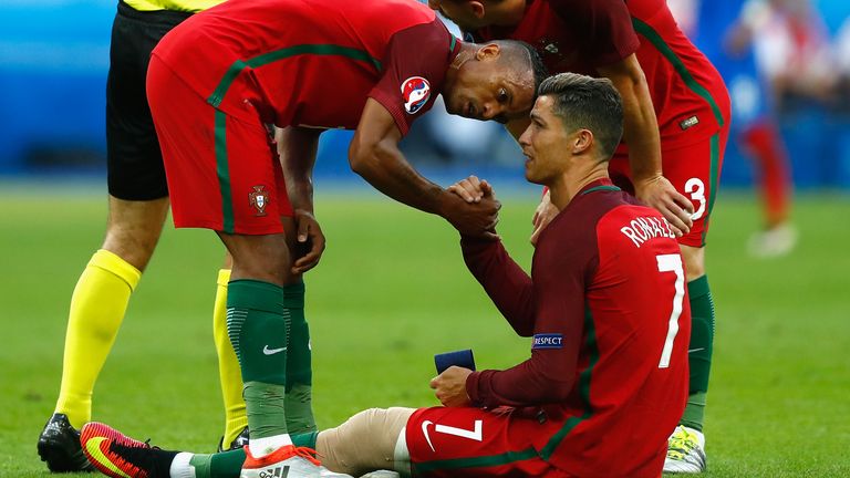 Nani seleccionó al ex compañero de equipo de Manchester United y Portugal, Cristiano Ronaldo, en su equipo de cinco jugadores.