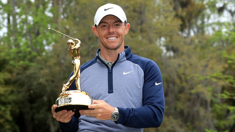 McIlroy terminó la semana con 16 bajo y un tiro libre de Jim Furyk