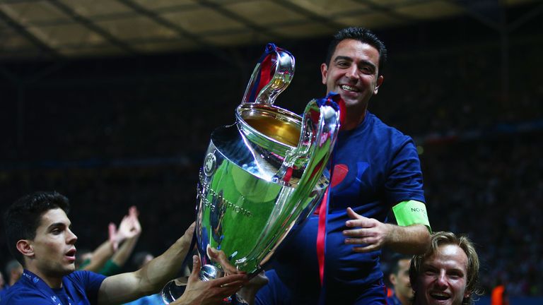 Xavi celebra ganar la Champions League con el Barcelona en 2015