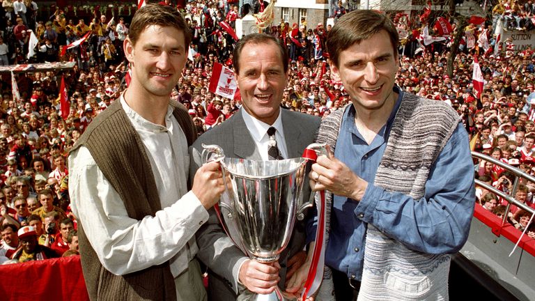 https://e1.365dm.com/20/04/768x432/skysports-alan-smith-tony-adams_4969593.jpg?20200415143314