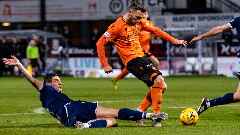 Dundee United fue coronado campeón del Campeonato de Escocia después de que Dundee finalmente votara a favor de la resolución del SPFL