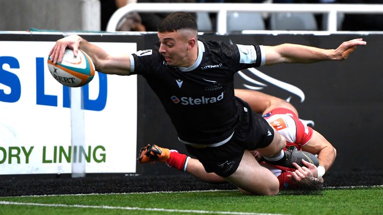 Newcastle Falcons had won all 15 of their matches