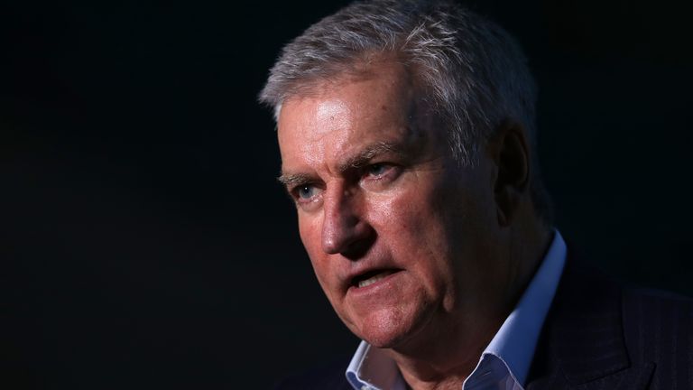 Bill Sweeney admite que la situación actual podría estar mostrando algunas duras realidades sobre la infraestructura básica de la unión de rugby
