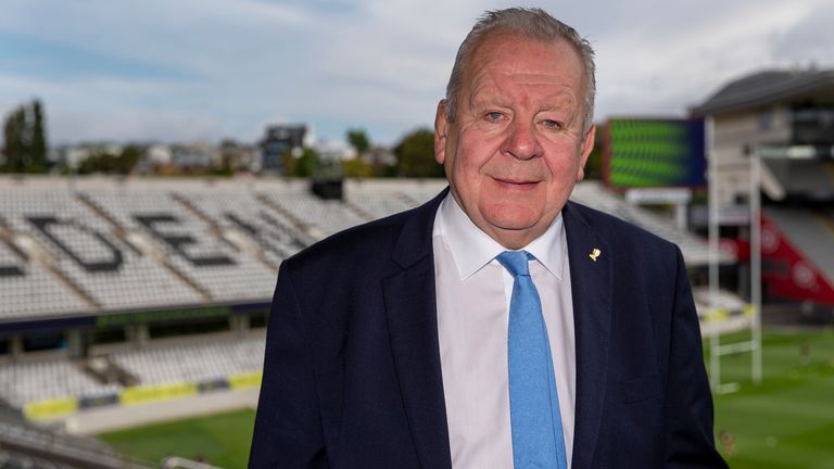 El presidente de World Rugby, Sir Bill Beaumont