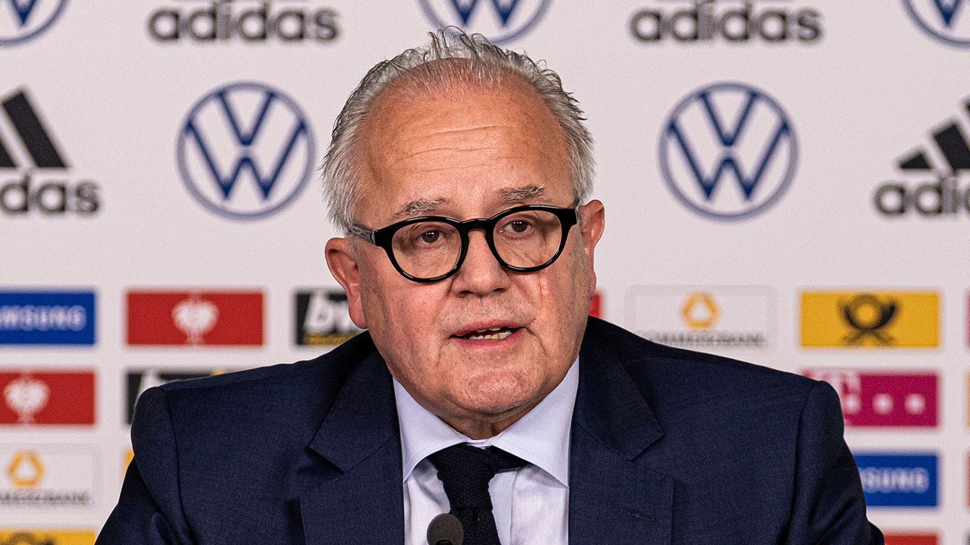 German football chief proposes salary cap
