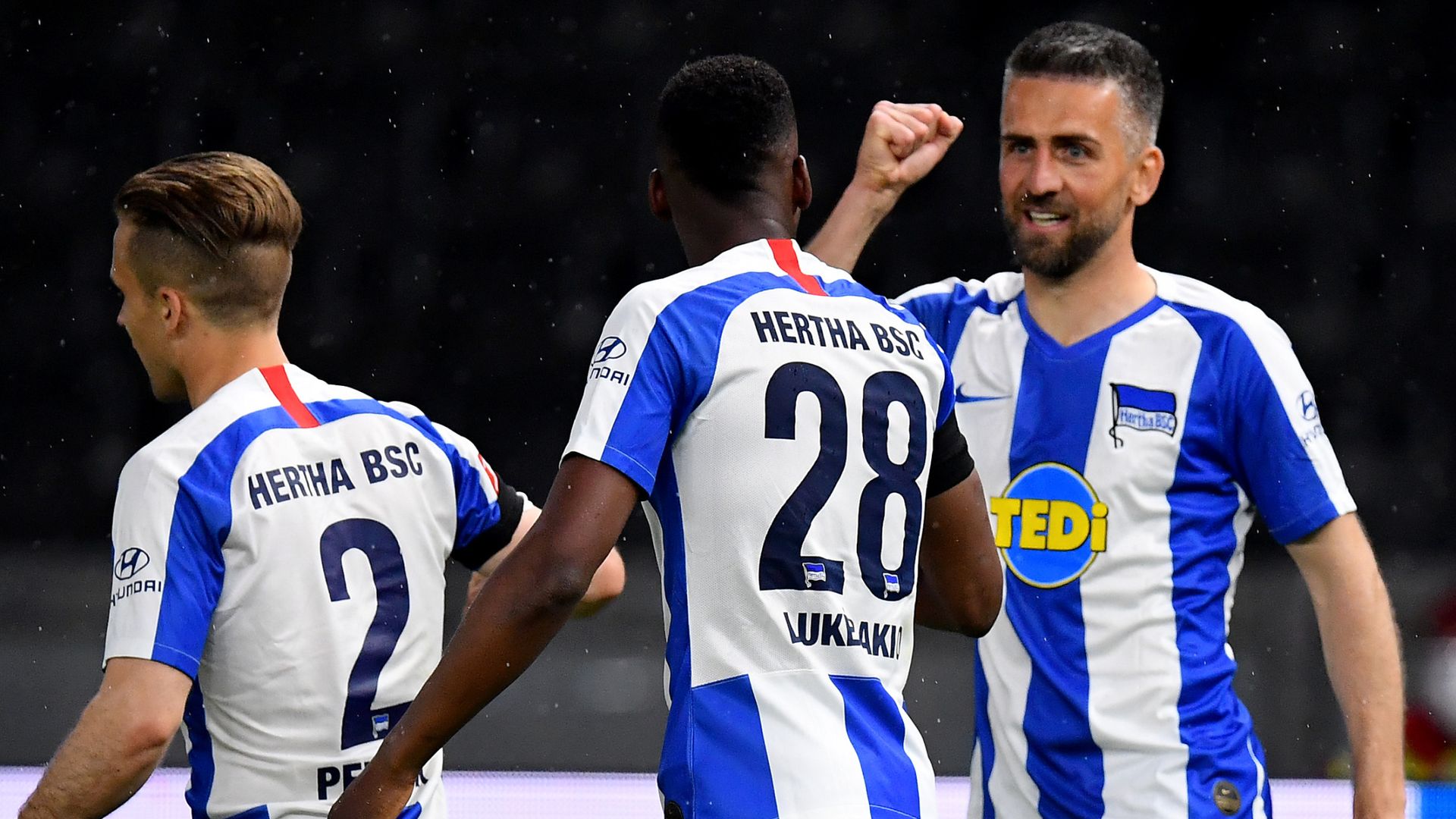 Hertha run riot in Berlin derby