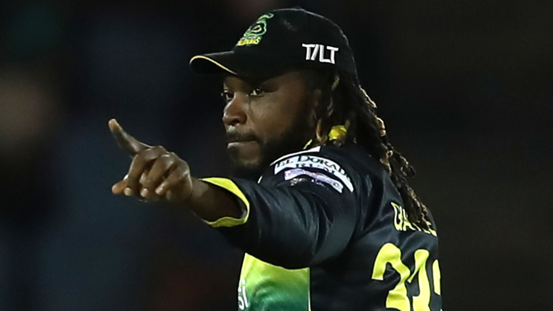 Gayle avoids punishment for Sarwan comments