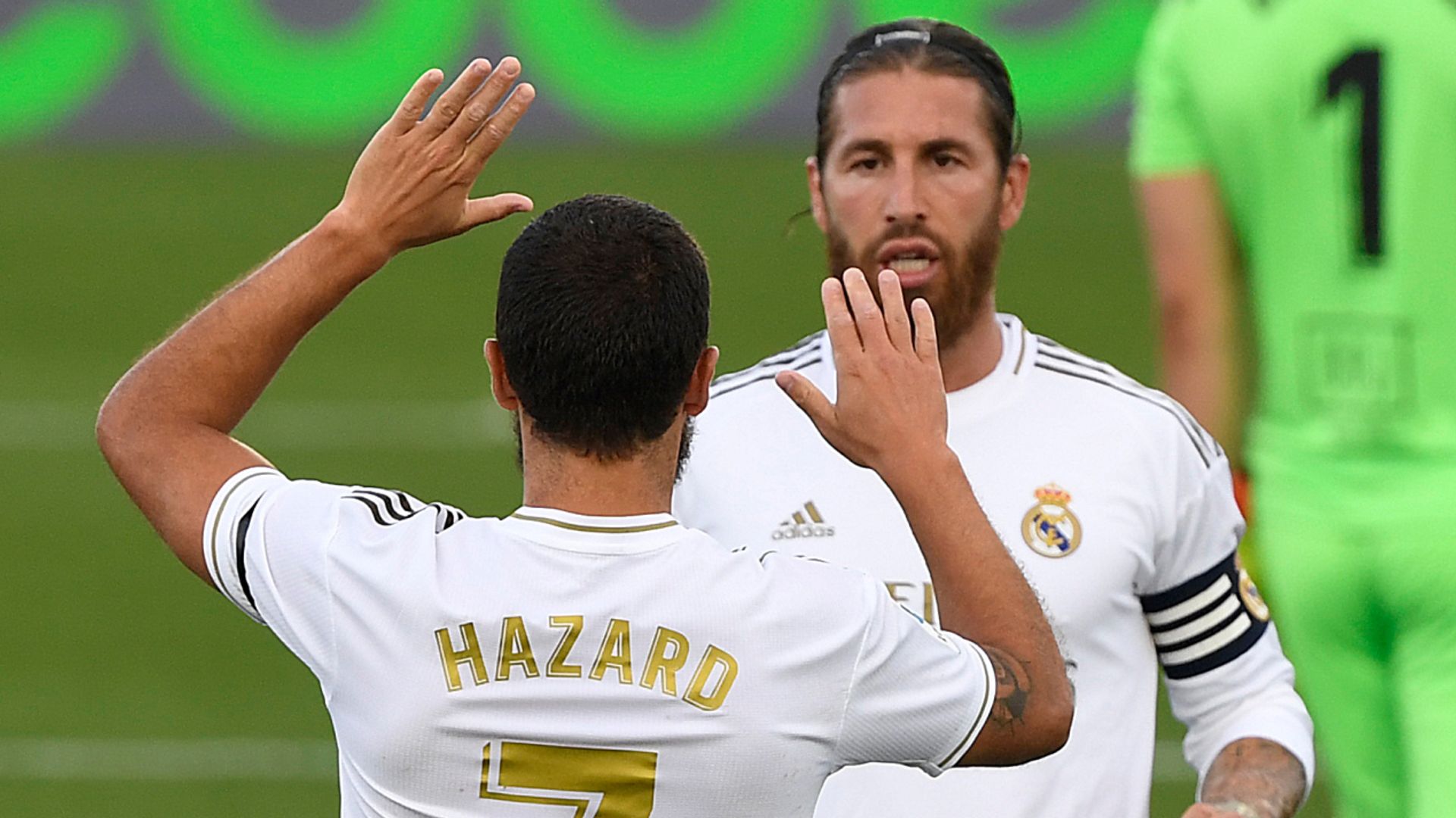 Real beat Eibar to close gap on Barca