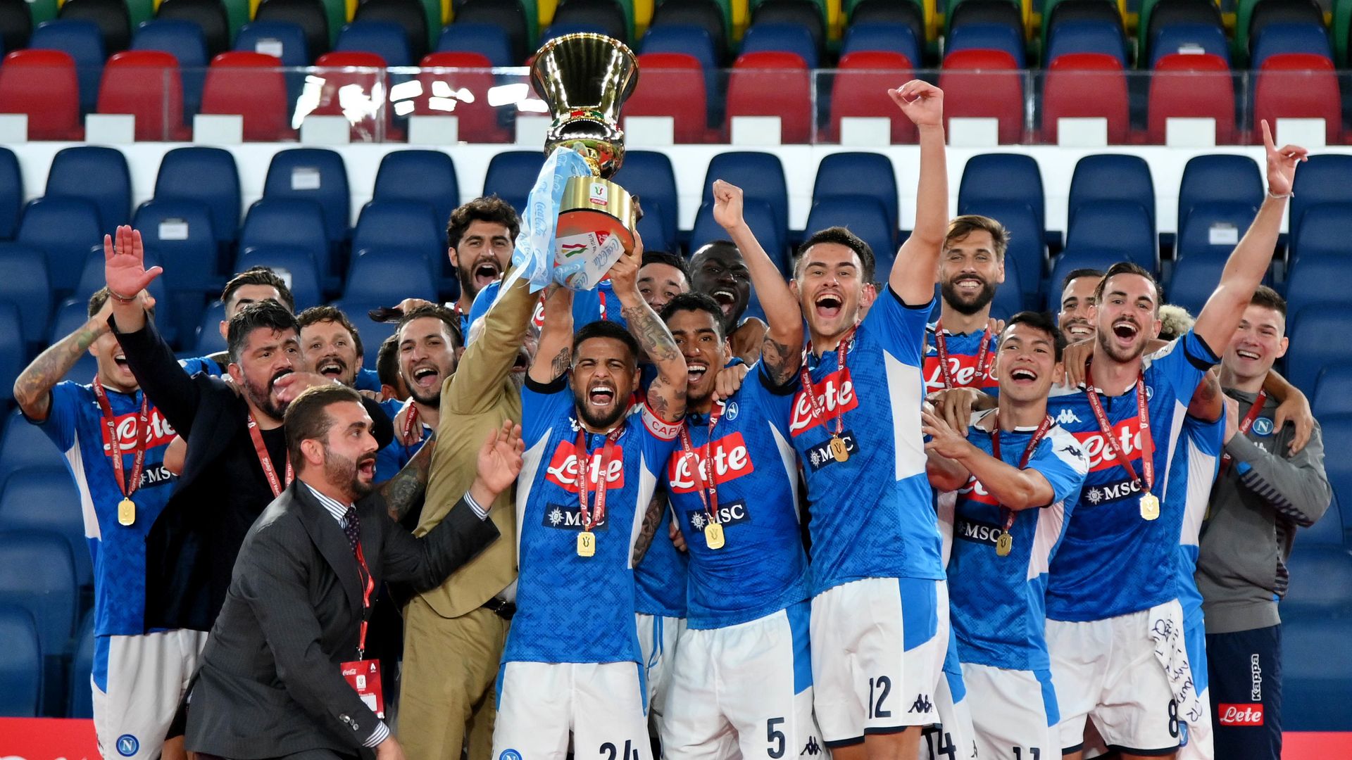 Napoli beat Juve on pens to lift Coppa