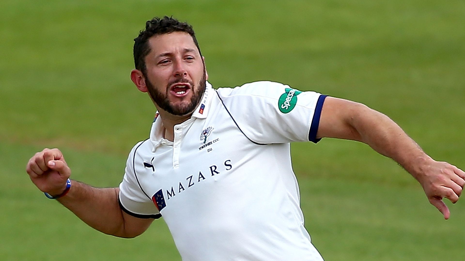 Bresnan joins Warwickshire on two-year deal