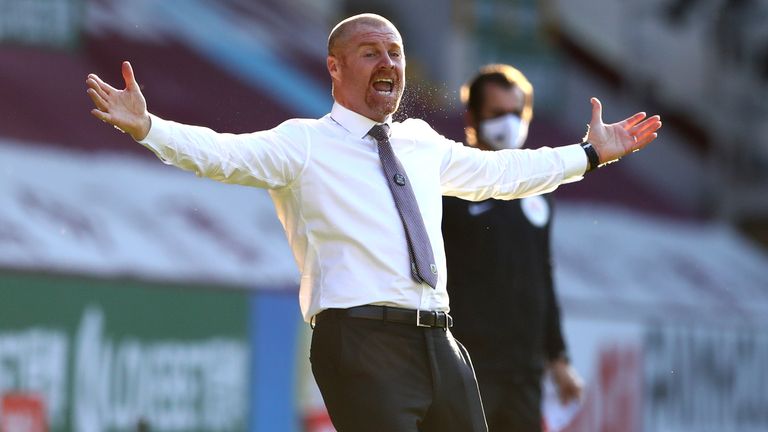 Szef Burnley, Sean Dyche, powiedział, że klub przyjmie inne podejście na rynku transferowym tego lata