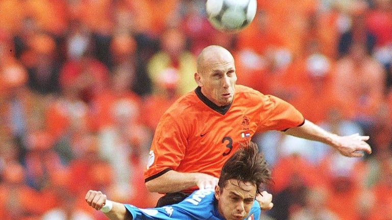 Stam battling against Filippo Inzaghi in the semi-finals of Euro 2000