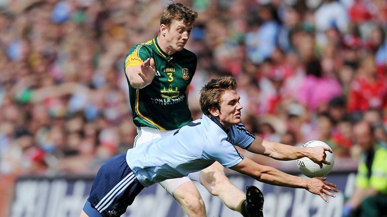 Kevin Reilly attempts to evade the attentions of Michael Fitzsimons