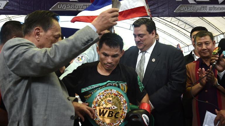 WBC president Mauricio Sulaiman with Menayothin