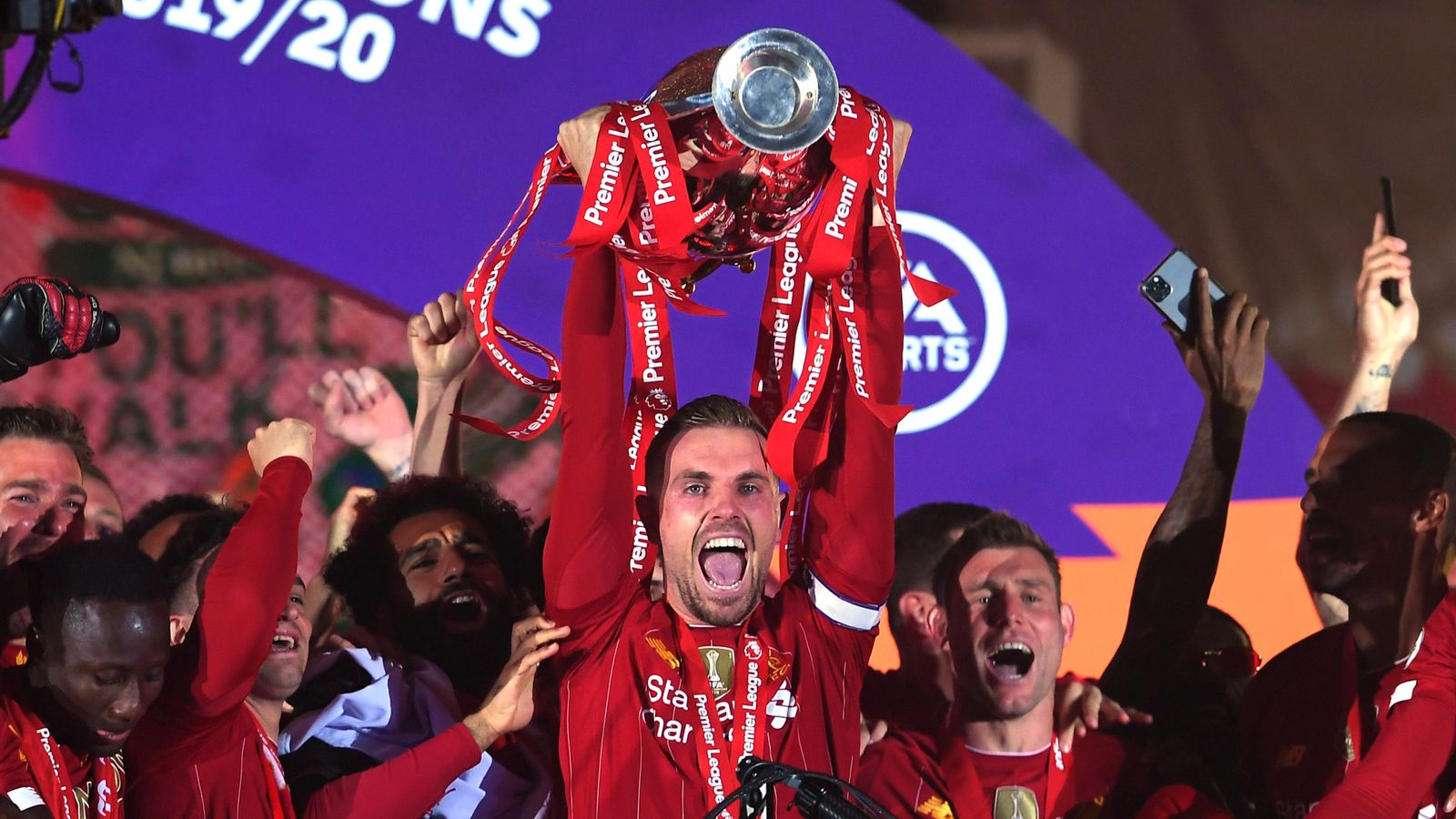 Liverpool Lift Premier League Trophy Champions Celebrate On Kop At Anfield After Win Over Chelsea Football News Armenian American Reporter