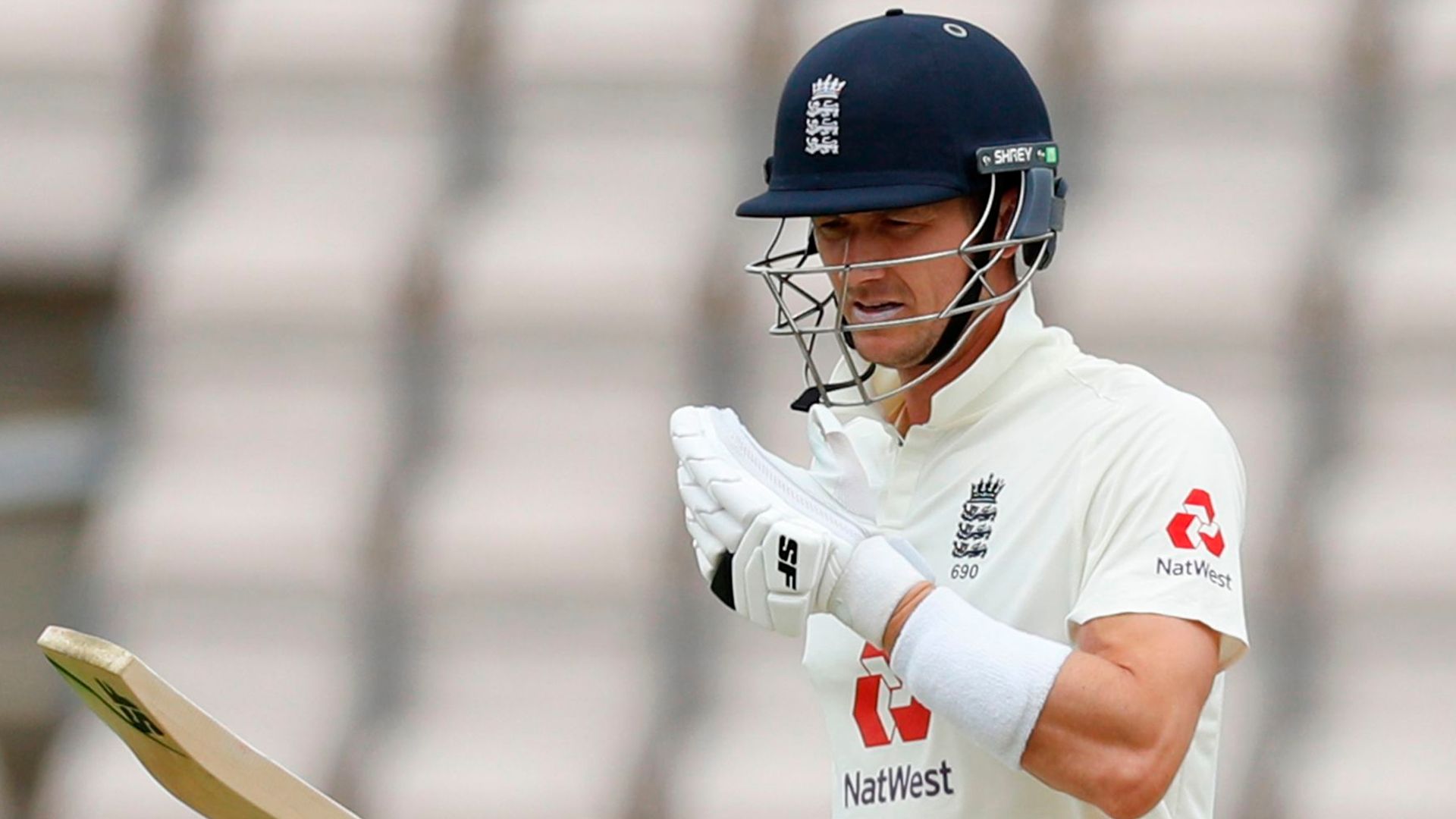 Hussain: England fluffed their lines with the bat