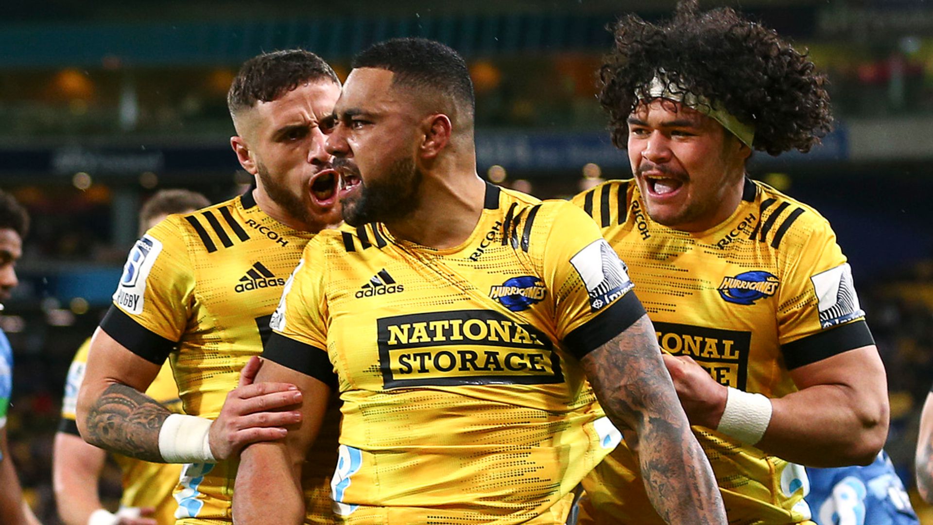 Hurricanes edge Blues in thriller