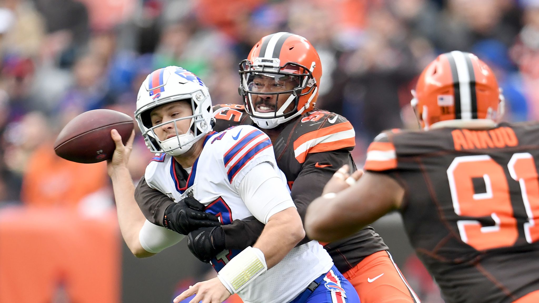 Browns' Myles Garrett, No. 1 pick of 2017 NFL draft, signs rookie contract