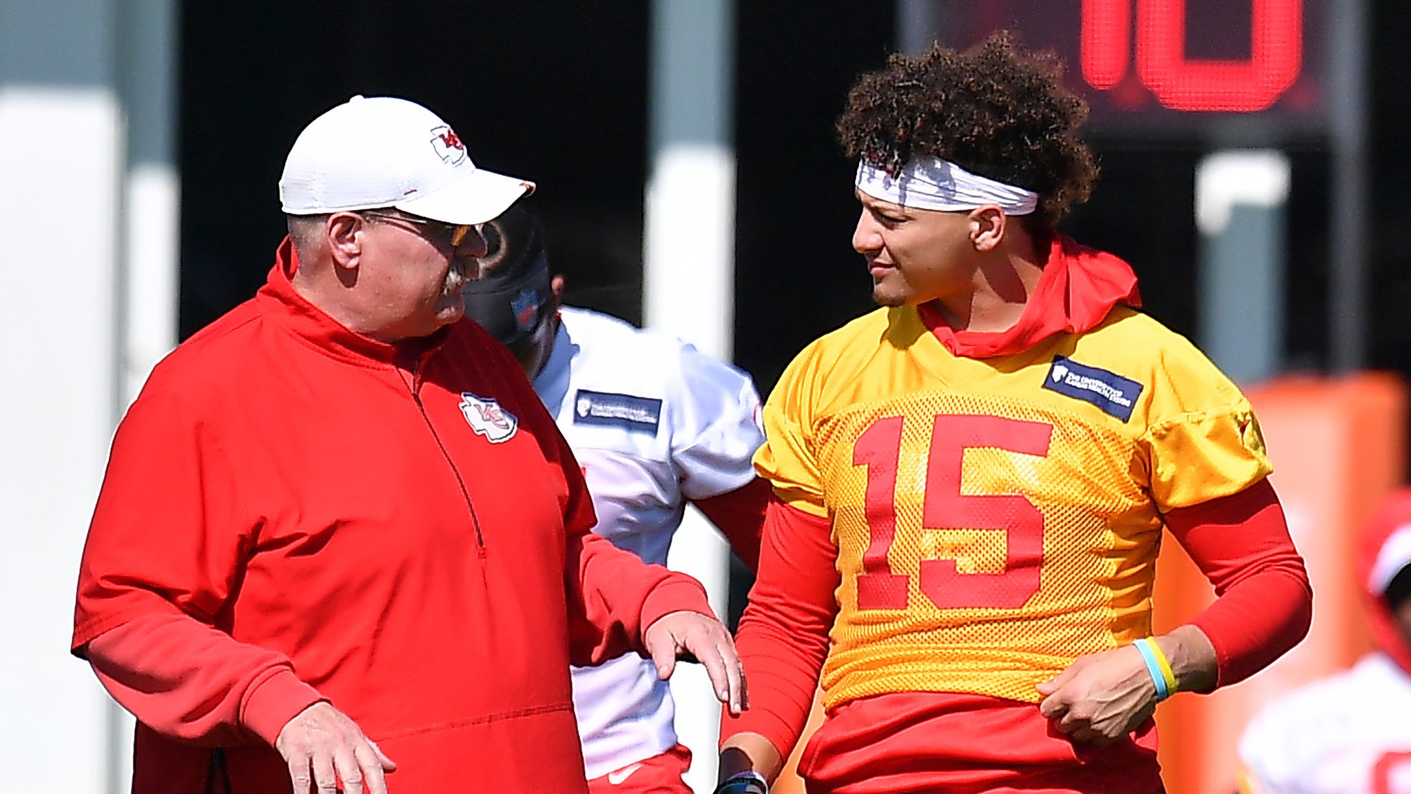 Chiefs, Mahomes agree to 10-year, $503M extension