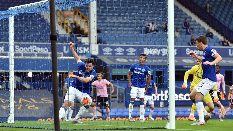 Michael Keane cleared off the line from Jordan Pickford's fumble at 2-1