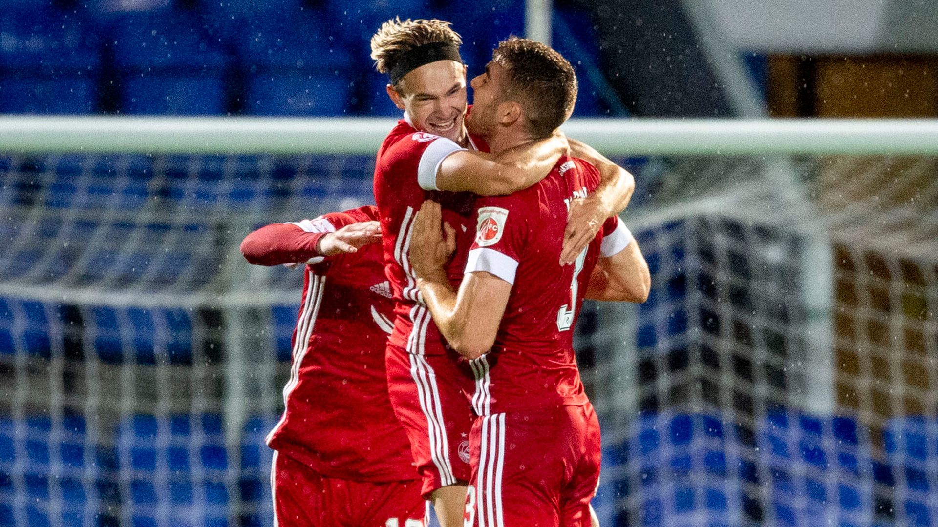 Hedges strikes late as Aberdeen beat St Johnstone