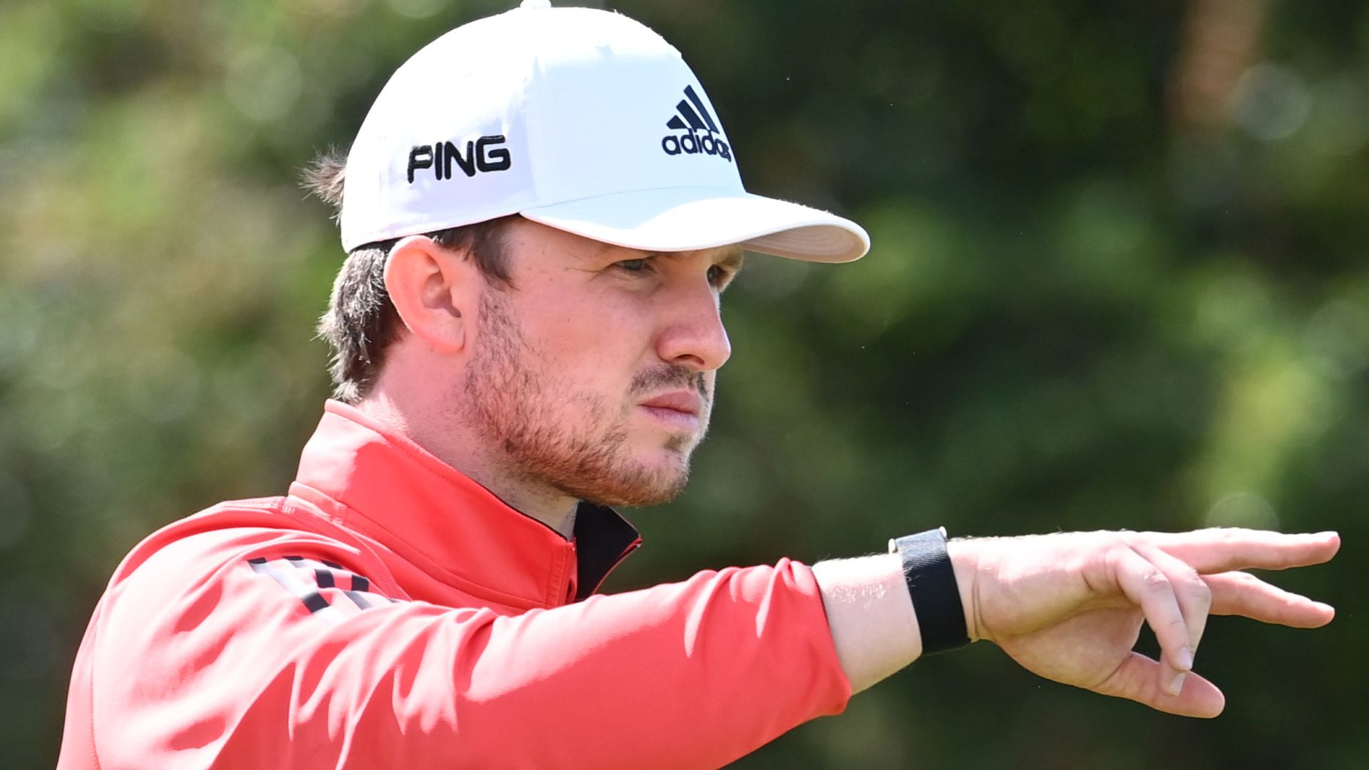 Syme and Soderberg share Wales lead