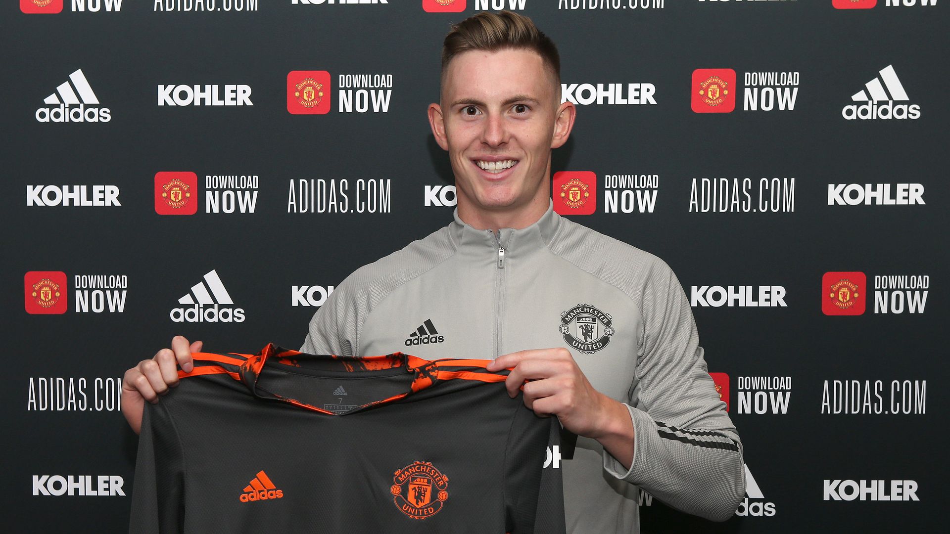 Henderson signs six-year Man Utd deal