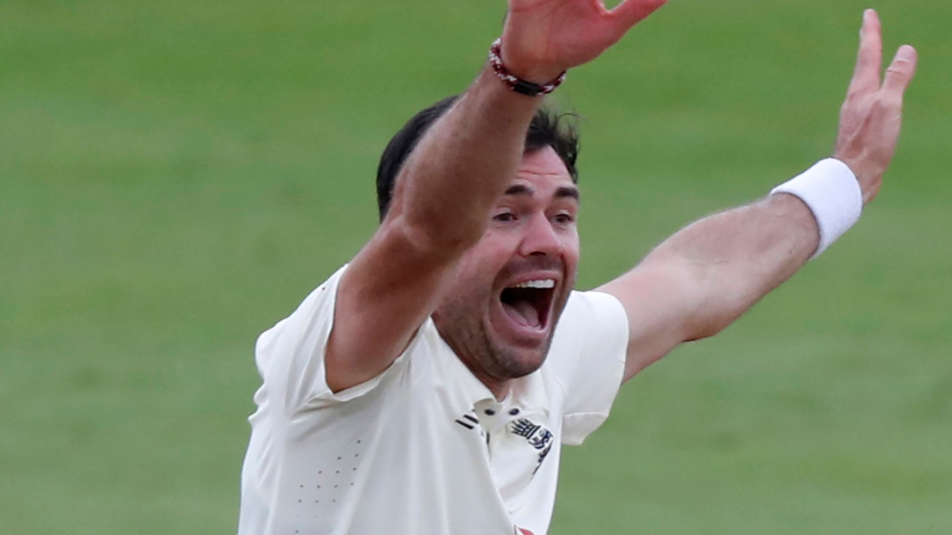 Anderson moves to 599 as Pakistan frustrate England